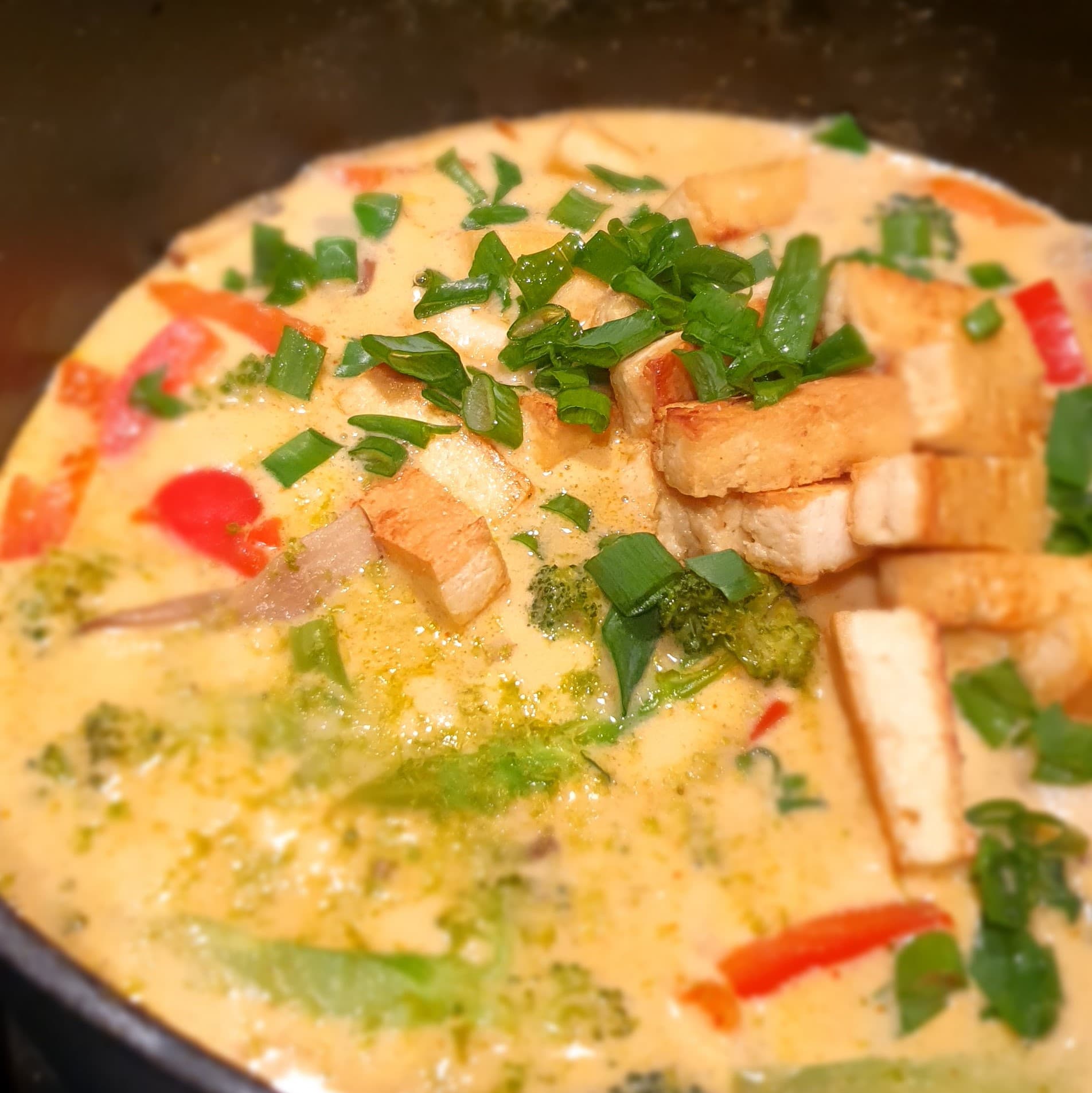 Kookoskarri köögiviljadega